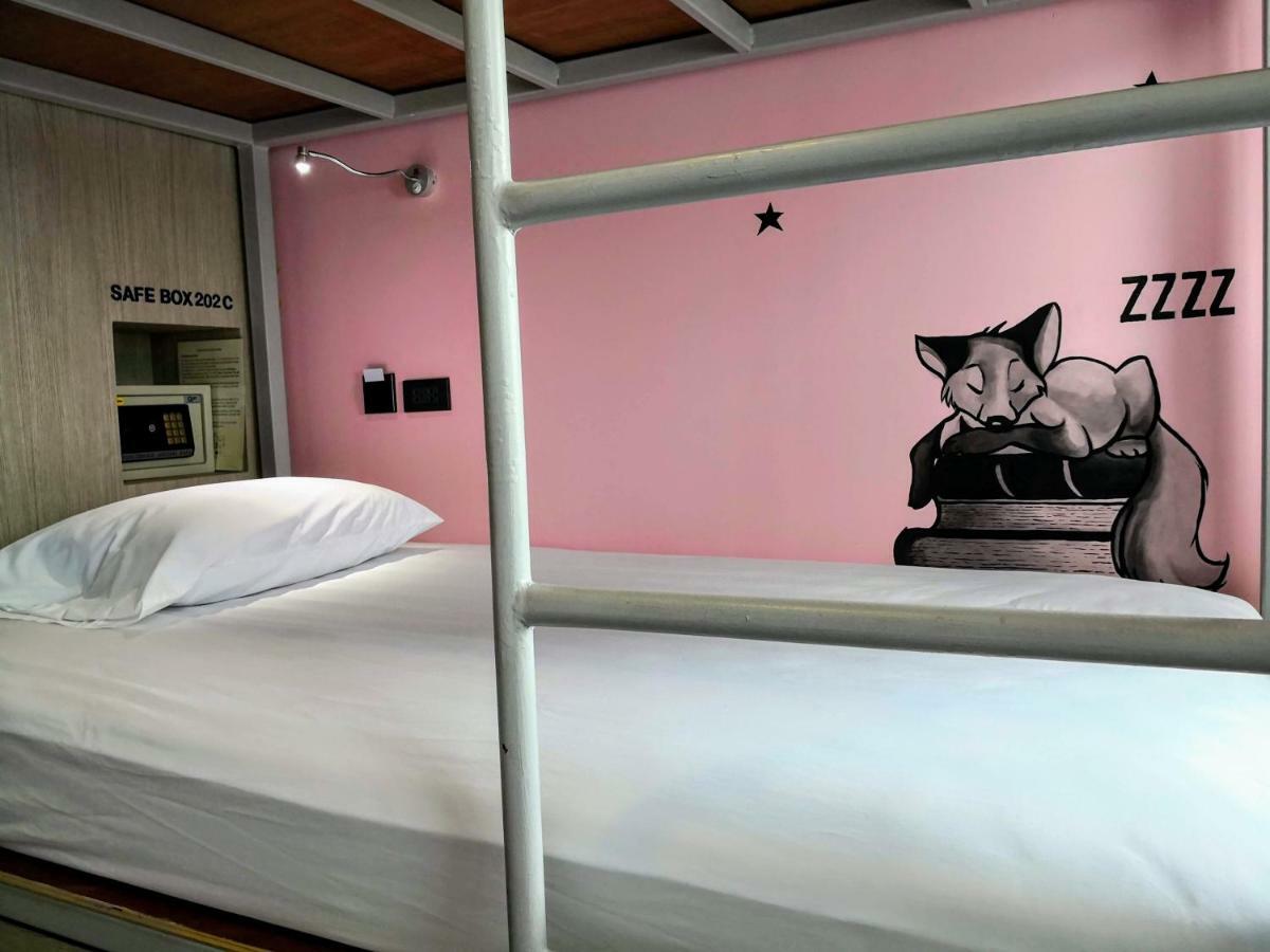 Hostel Asleep By Lantana Pattaya Exterior foto